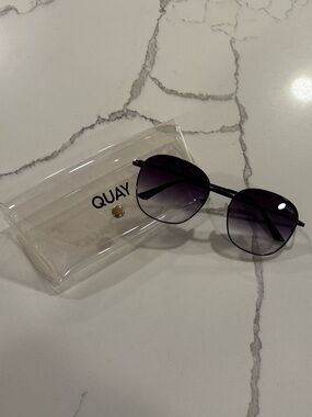 Jezabell QUAY Round Gradient Lens Sunglasses - Purple/Black